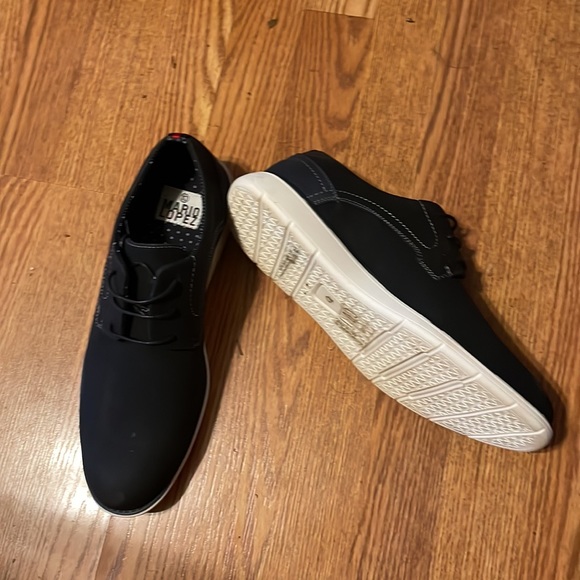 Women’s size 10 black deck shoes - Picture 2 of 3